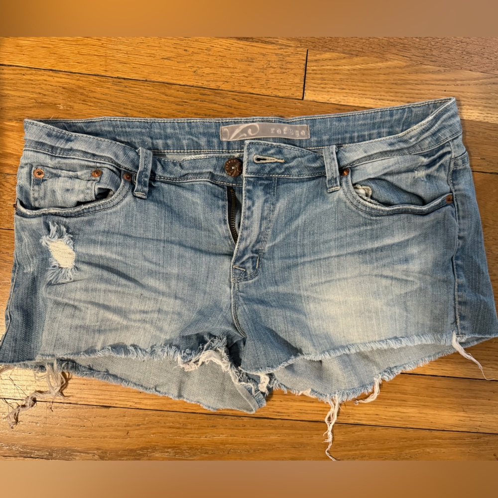 Refuge distressed jean shorts (juniors)